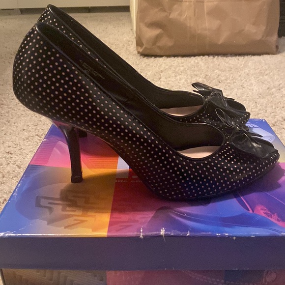 LEI Black/pink dot peep toe; well-loved but well taken care of; original box - Picture 2 of 7